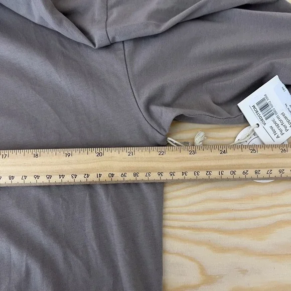 Vuori Shirt Womens Size XS Cobblestone Long Sleeve Feather Tee - Picture 8 of 10